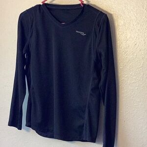 Like new Saucony black, long sleeve base layer athletic shirt size large.